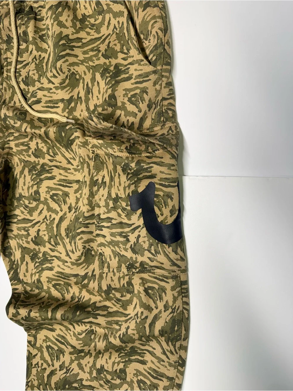 True Religion AOP Cargo Fleece Pants Men’s XXL Abstract Camo Retail $114 NWT